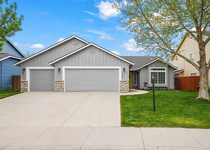 Remodeled, Charming Retreat On The City'S Doorstep