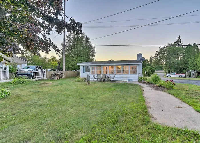 East Tawas Cabin W/ Lake Huron Access & Views
