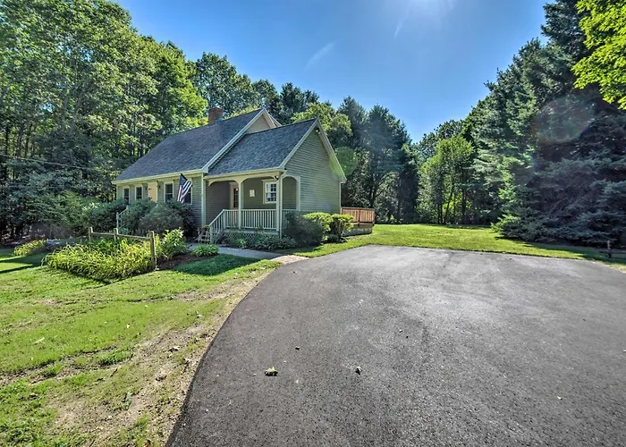 Charming Saco Home W/ Deck, 5 Mi To Beach!