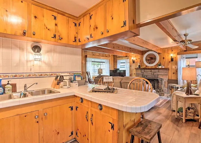 Wrightwood Cabin W/ Cozy Interior!
