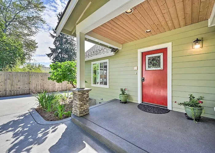 Near I-405 & 1 Mi To Dtwn! Kirkland Family Home