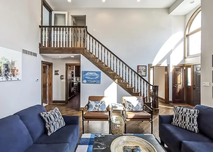 Stunning Plaza Home-Location Unbeatable-New Remodel