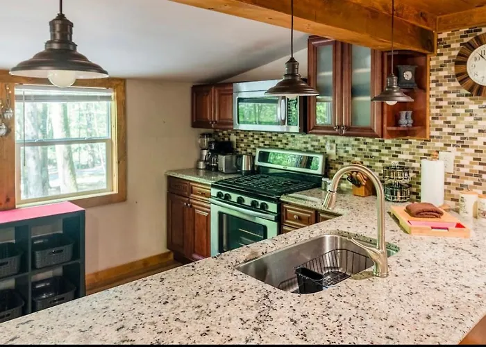 The Nook Lodge - Cabin With Hot Tub At Shawnee And Camelback Mtn