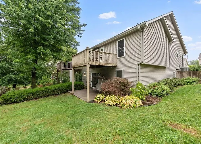 Spacious Kansas City Townhome With 2 Living Rooms Near Downtown And Mci Airport