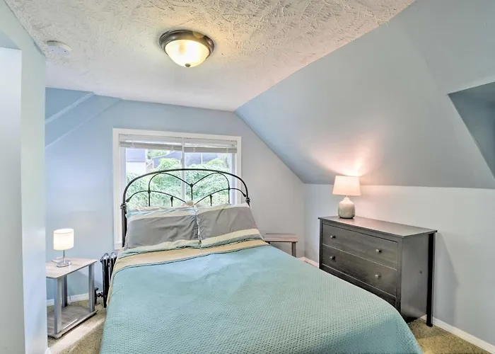 Enchanting Family House W/ Balcony < 3 Mi To Wvu!