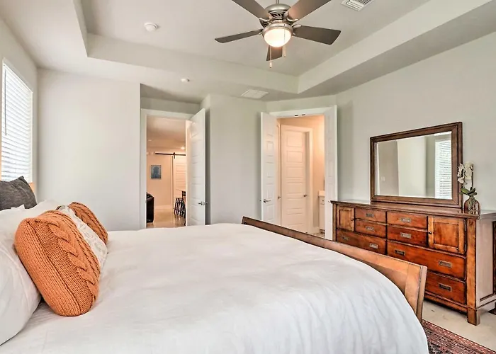 Gorgeous Georgetown Home, Walk To The Square!