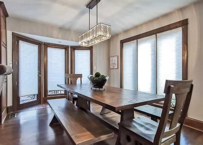 Stunning Plaza Home-Location Unbeatable-New Remodel