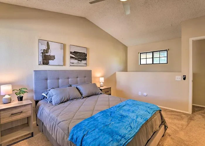 < 1 Mi To Downtown Gilbert: Home W/ Pool Access!
