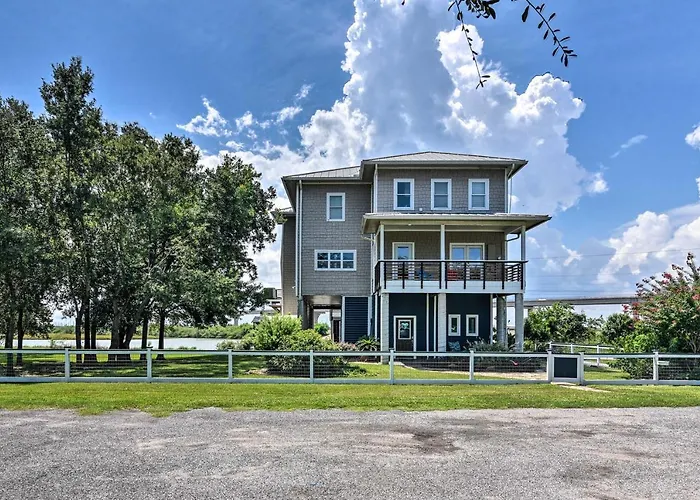 Secluded Seabrook Waterfront Home W/ Patio!