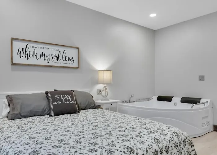 Barnwood Suite - Main Street Lodge In Berlin