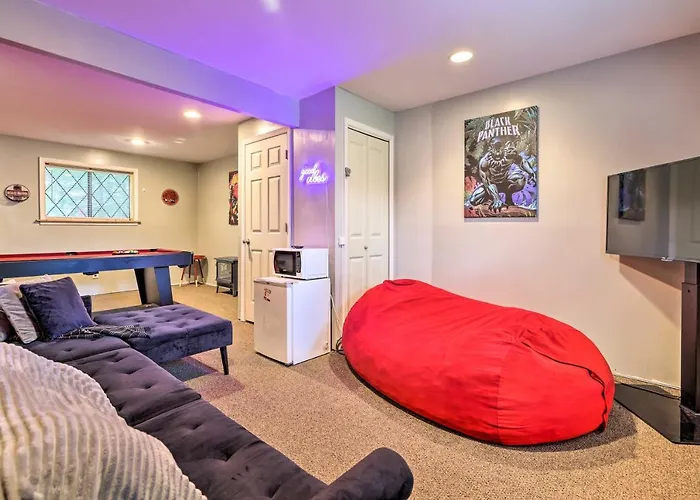 Walk To Lake: Game Room Getaway In Pocono Summit!