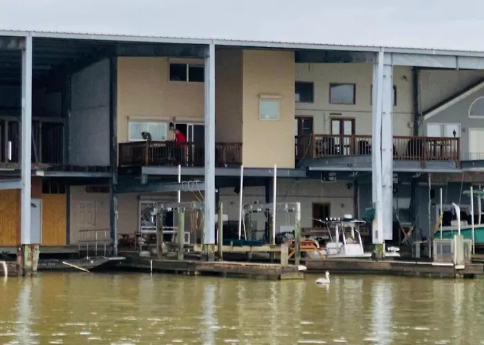 Resort Lodging At Venice Marina W/ Wifi + Private Dock