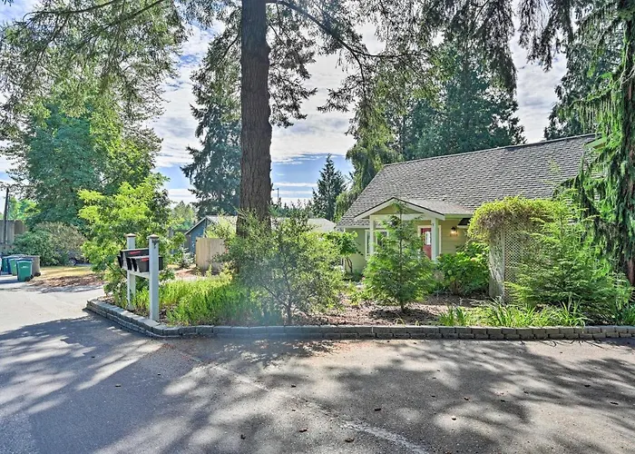 Near I-405 & 1 Mi To Dtwn! Kirkland Family Home