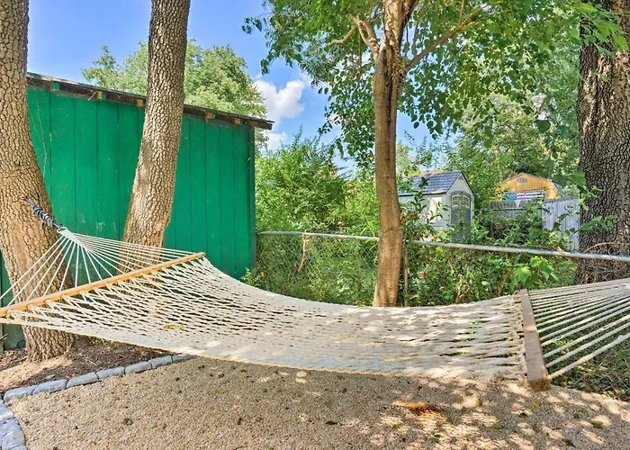 Chic Cottage W/ Private Yard: Steps To Beach!