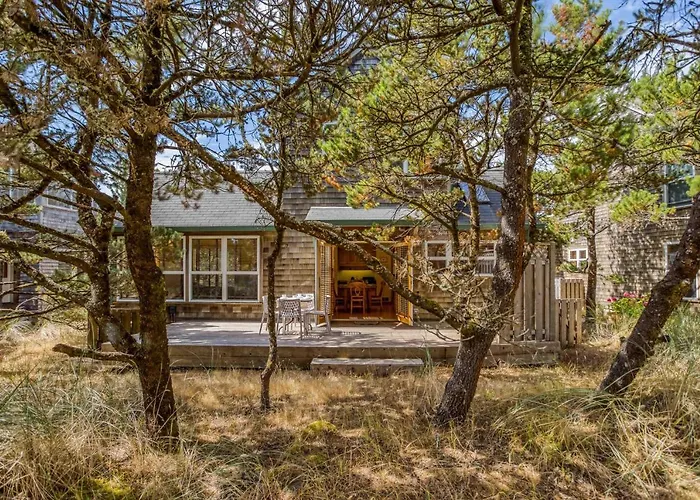 Barefoot Bungalow - Meredith Lodging