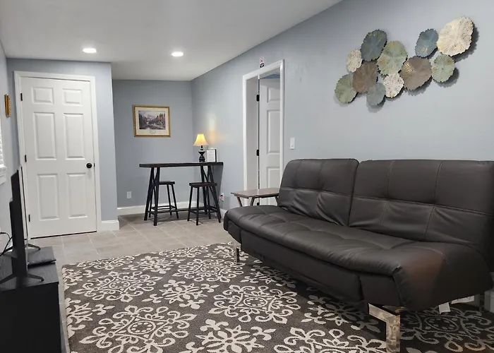 Lovely One Bedroom Home/ Guest House