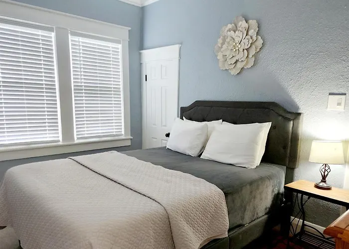 Lovely One Bedroom Home/ Guest House