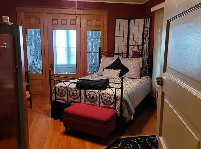 Prairie House Manor Bed And Breakfast