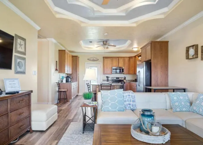 Fancy Nancy 2 Min Walk To Beach, Lyft, Pet-Friendly