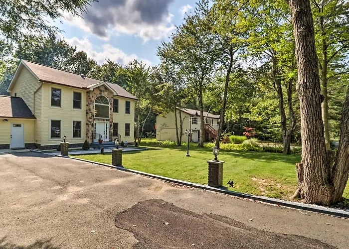Game Room & Yard: Family Paradise In Pocono Summit