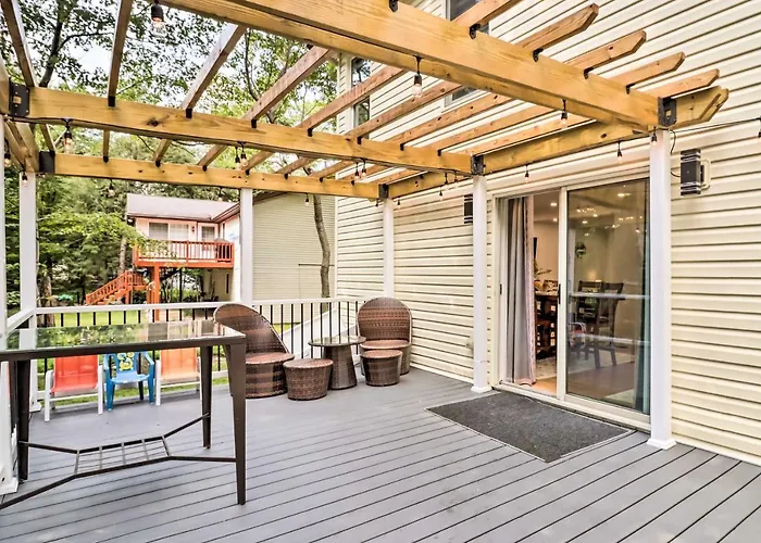 Game Room & Yard: Family Paradise In Pocono Summit