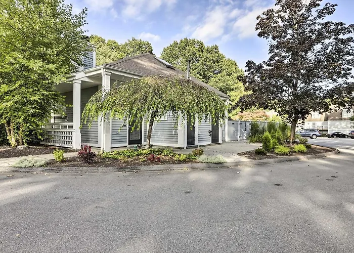 Norwich 'The Villas': Near Mohegan Sun Casino
