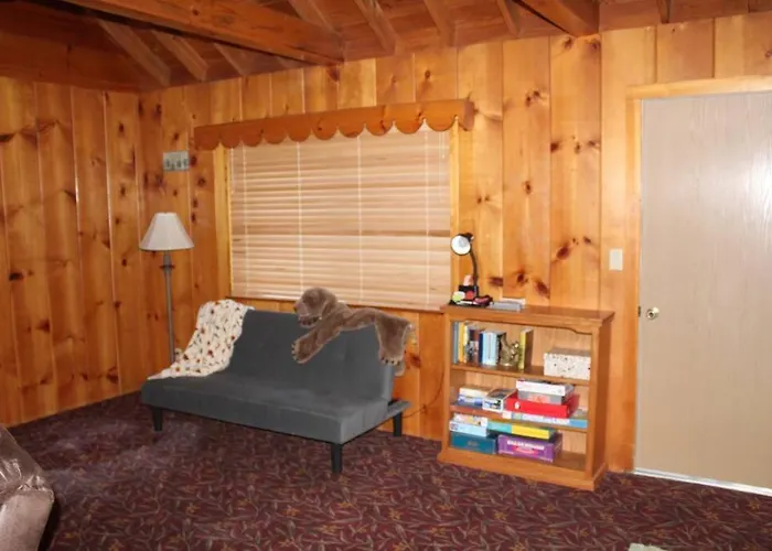 Rustic Chapparal Cabin At Bass Lake Heights