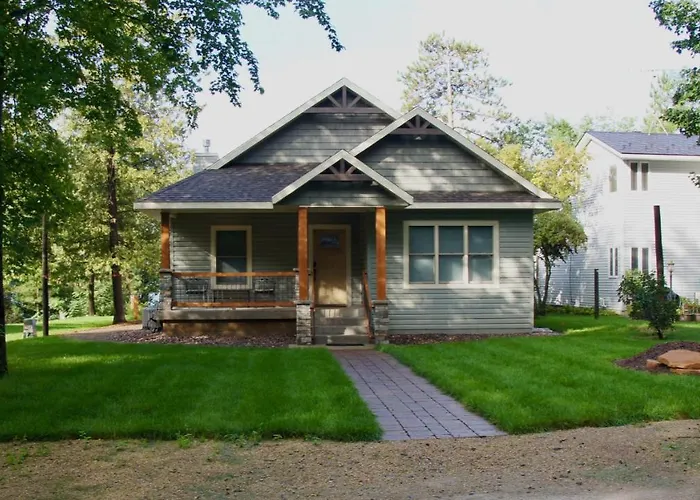 Spacious Lakefront Home 4Br35Ba, Sleeps 12