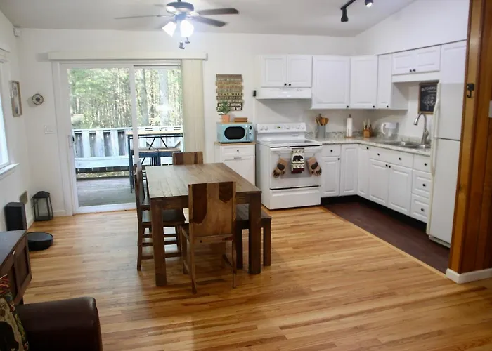 Escape To A 3-Bedroom Cabin In Lower Catskills