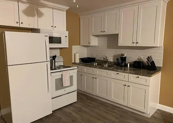 #2 Bedroom Cozy Suite, 1 Min Walk To The Beach #