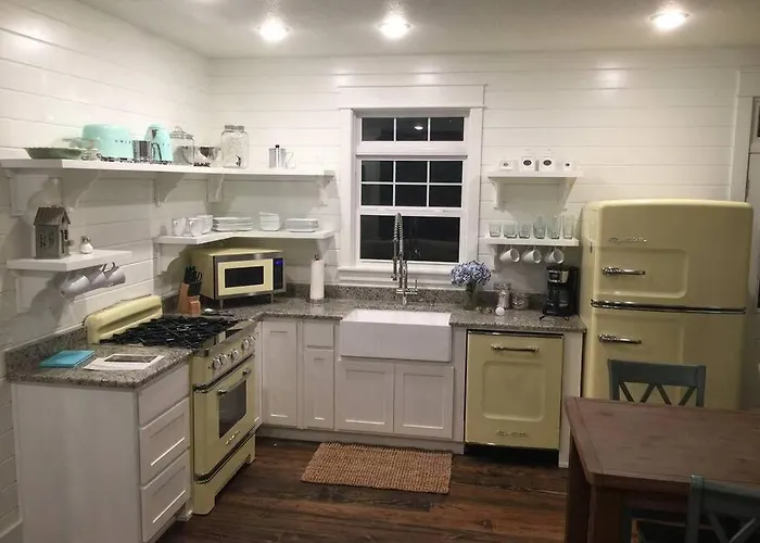 Primrose Cottage - Private Lake, Hot Tub, Atv Trails
