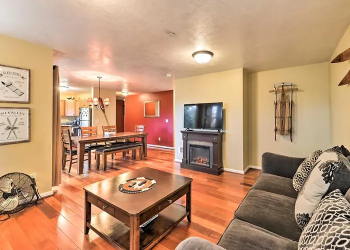 Near Skiing & Hiking: Inviting Retreat In Victor!