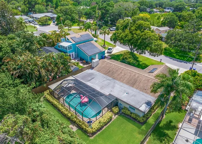 Spacious & Sunny Family Gem - Heated Pool, Firepit And Game Room