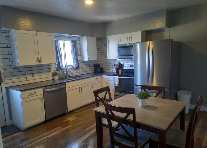 Downtown Bungalow- 2 Bedroom