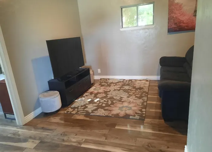 Downtown Bungalow- 2 Bedroom