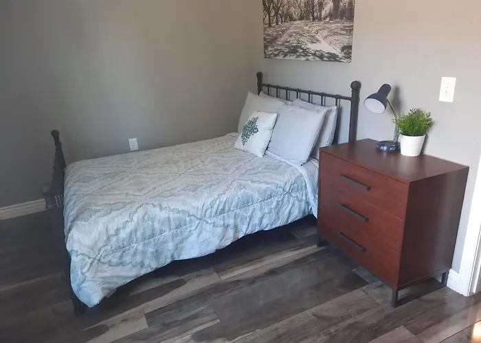 Downtown Bungalow- 2 Bedroom