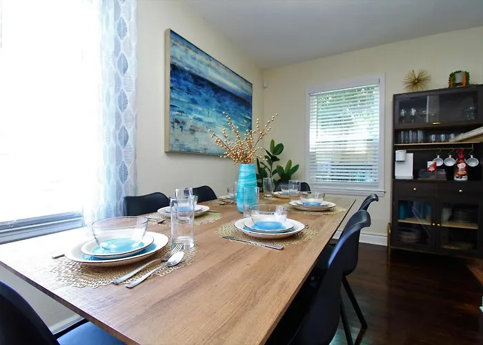 Beachy Bungalow For Family Fun! Walk To Beach!