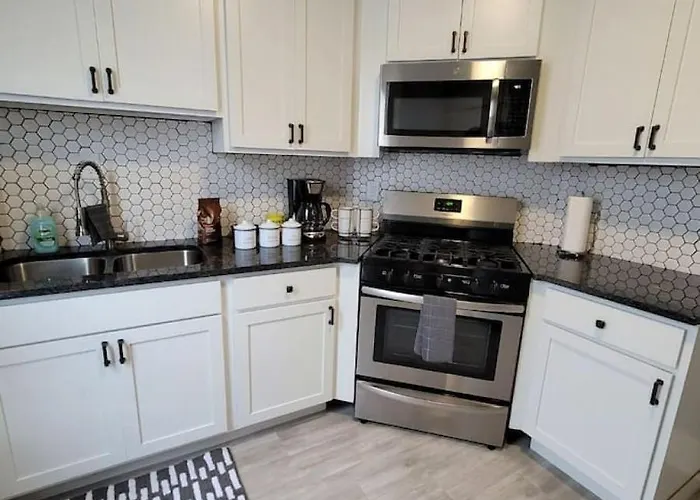Retreat Suite 4 - Downtown Getaway