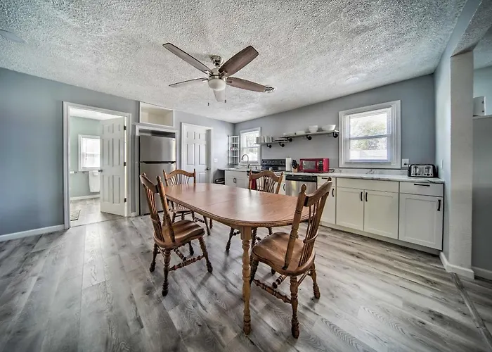 Spacious Geneva House < .5 Mi To The Strip!
