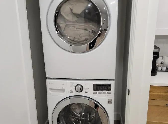 Spacious & Modern Apartment, Close To Universities And Mountains