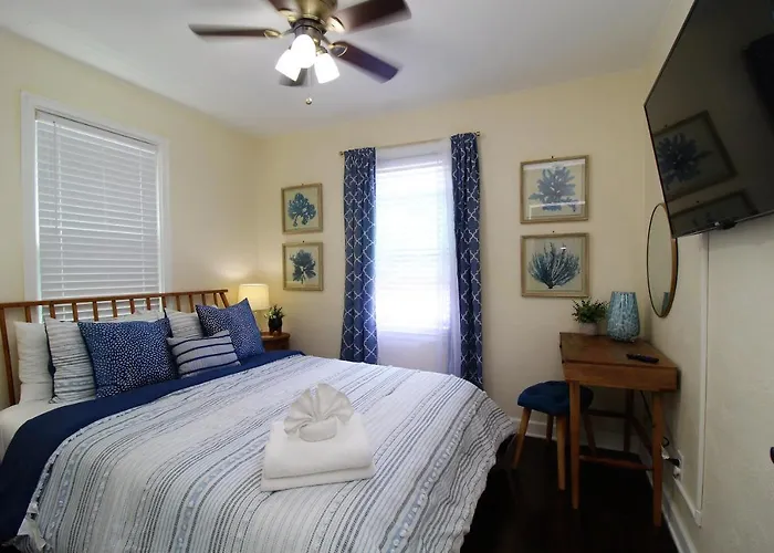 Beachy Bungalow For Family Fun! Walk To Beach!