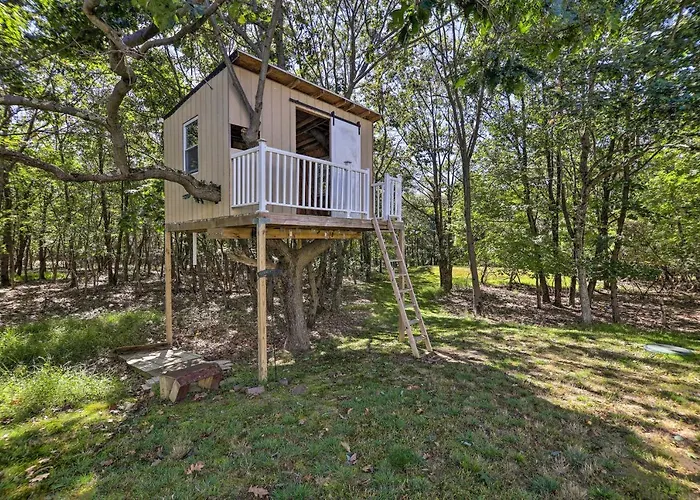 Hot Tub, Fire Pit & Lake Access: Poconos Escape!