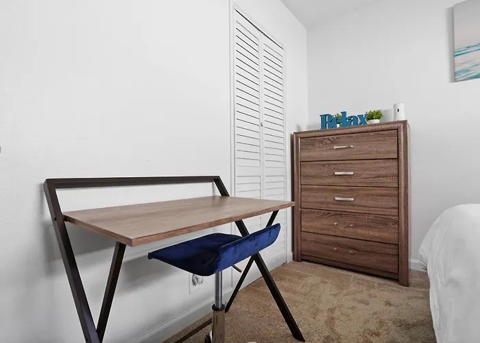 The Green Haven, 1 Minute Walk To The Beach And Restaurants, King Beds, Beach Amenities