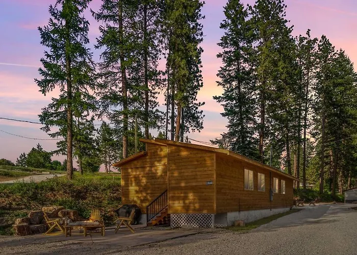 Comfortable Duplex Unit - Beautiful Lake Views