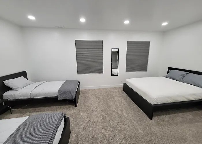 Spacious & Modern Apartment, Close To Universities And Mountains
