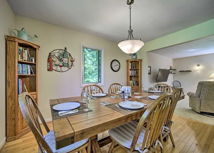 Brevard Retreat ~ 3 Mi To Downtown!
