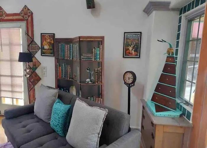 Boho Hip Bungalow In Old Bisbee
