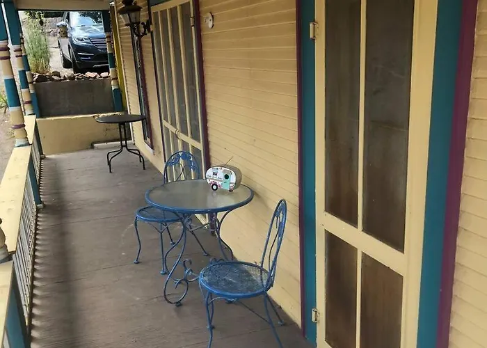 Boho Hip Bungalow In Old Bisbee