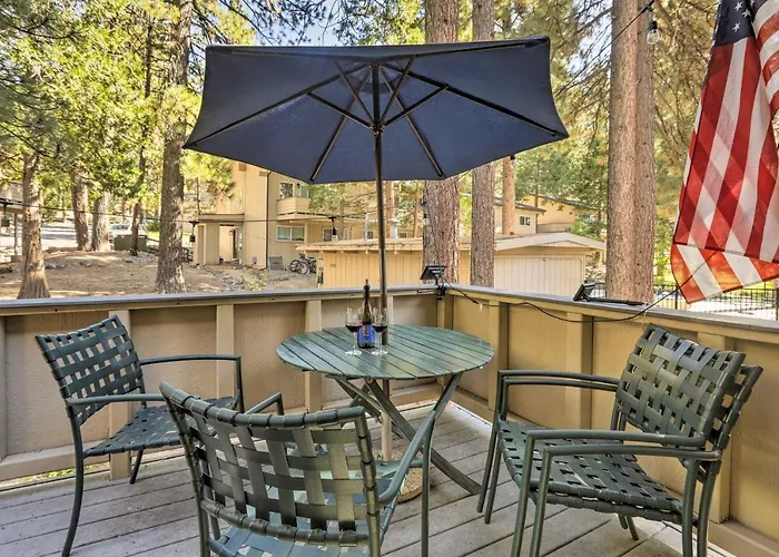 Near Beaches, Skiing & Hiking! Tahoe Mtn Retreat