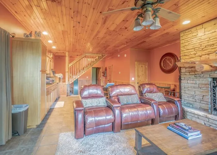 Smoke Rise Lodge - Lake Front, Luxury Cabin, Hot Tub,